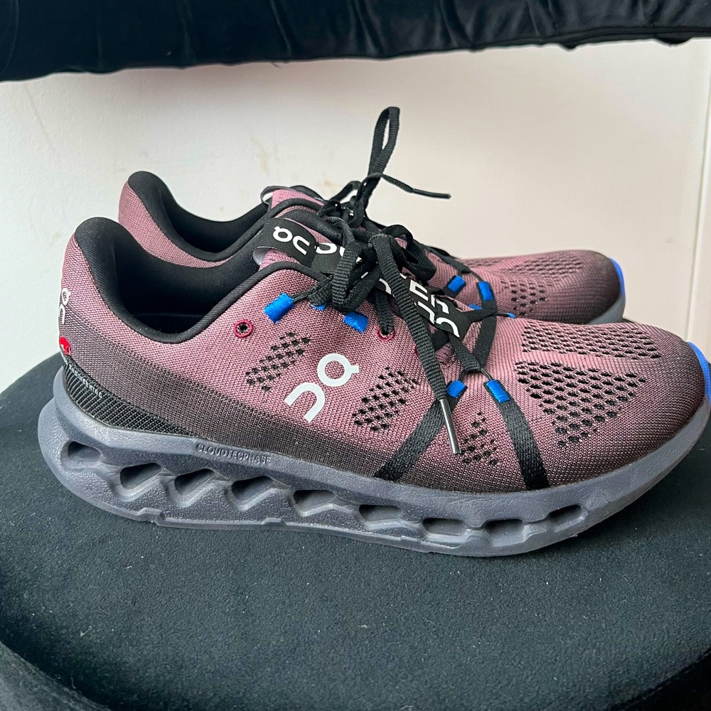 On running cloudsurfer sneakers